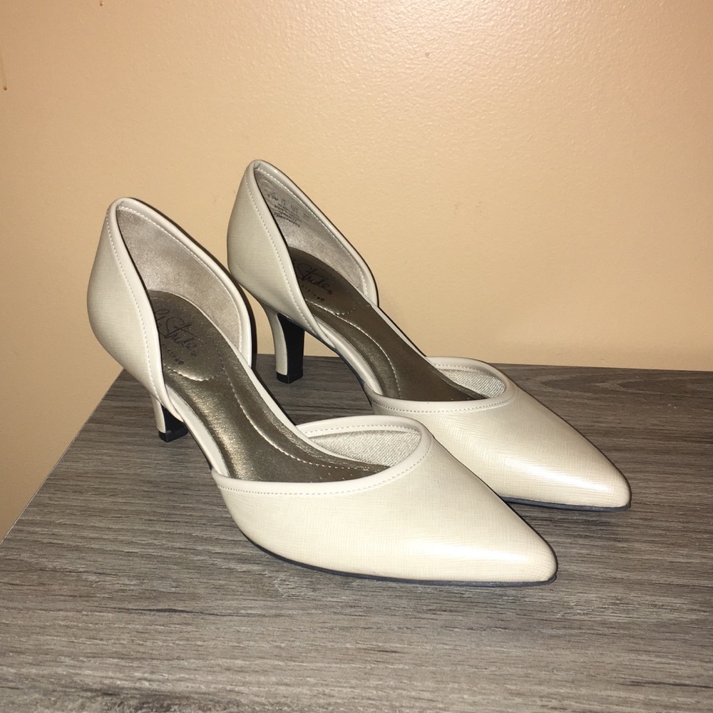 Nude heels size 9.5